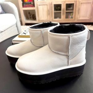 🩵BRAND NEW🩵 UGG Classic Mini Platform Ultra Matte White Boots - Women's